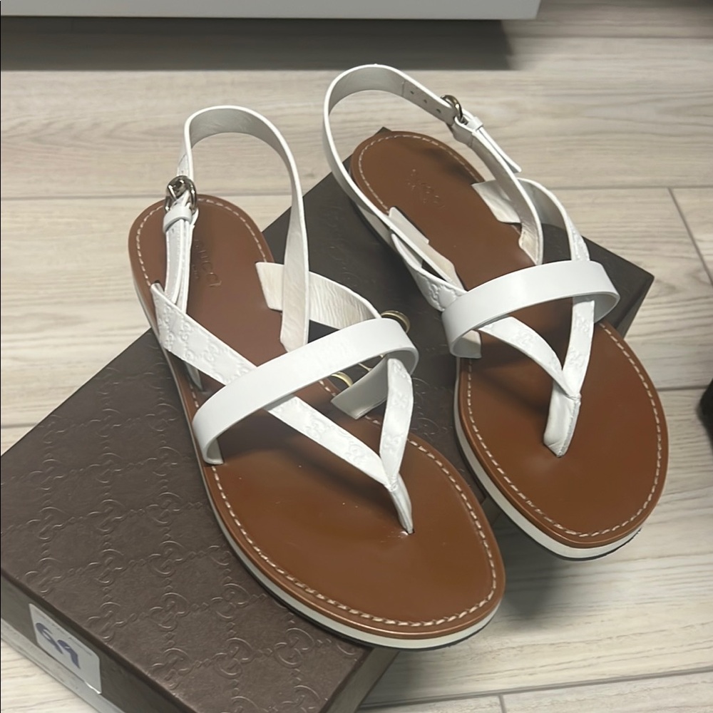Gucci White and Brown Leather Sandals
